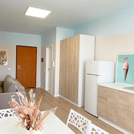 Promo April 150 Eruo 10 Nights - Home By The Sea * Golem (Tirana)
